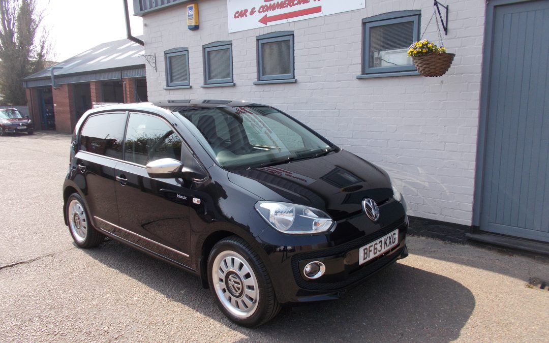 Volkswagen Up! 1.0 UP BLACK Hatchback (2011 – 2016)